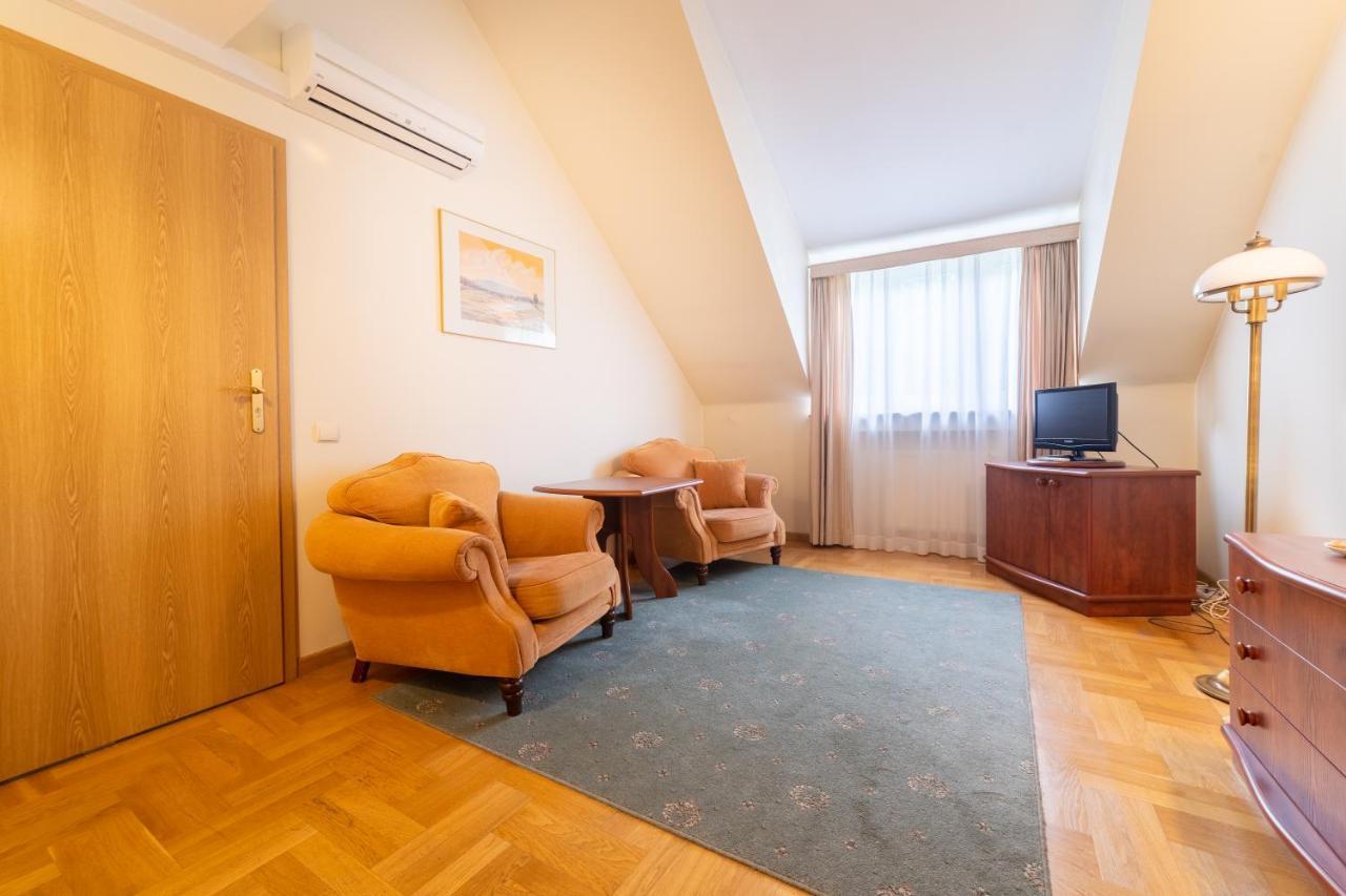 Resort Palac Pod Kampinosem - Blisko Warszawy